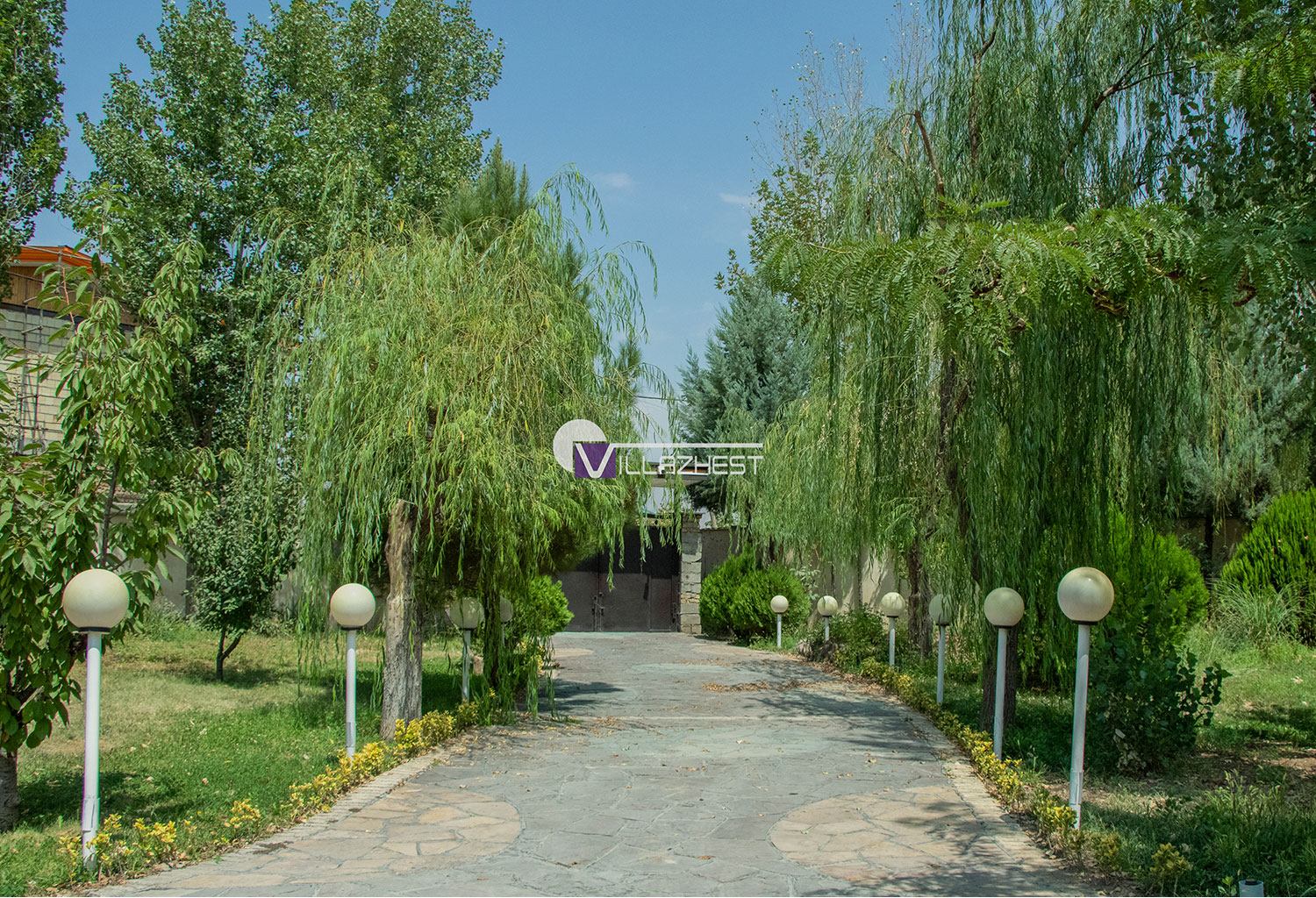 خرید ویلای فلت در کردان بهارک 2000 متری با درختان 50 ساله